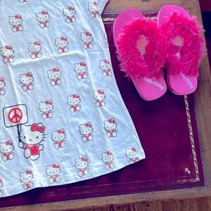 Hello Kitty Feathered Flip Flops Size 7 8 SET PEACE Hello Kitty White T Shirt  M